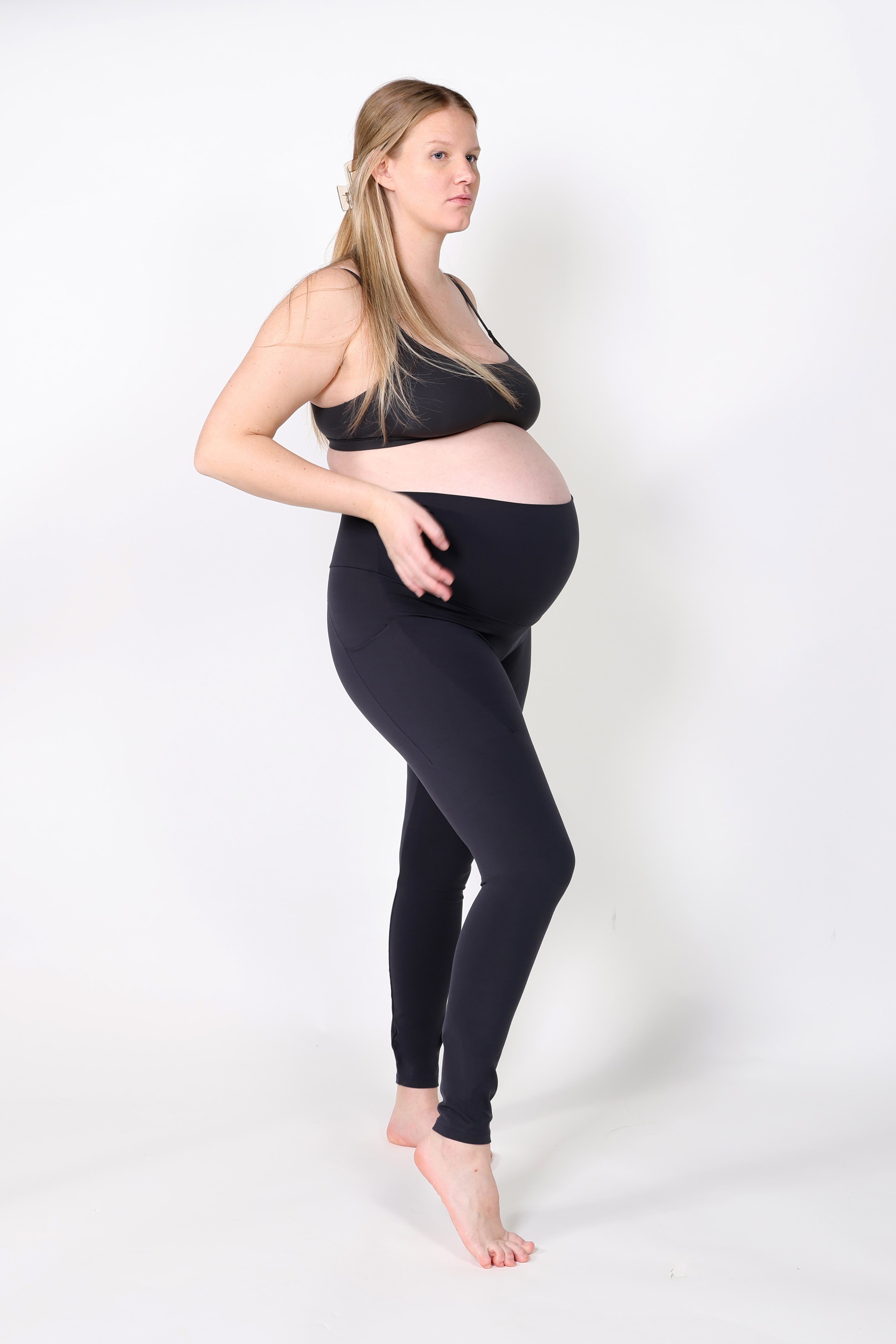 VAALIA™ Everyday Comfort Hi-Rise Maternity Pocket Legging in - photo