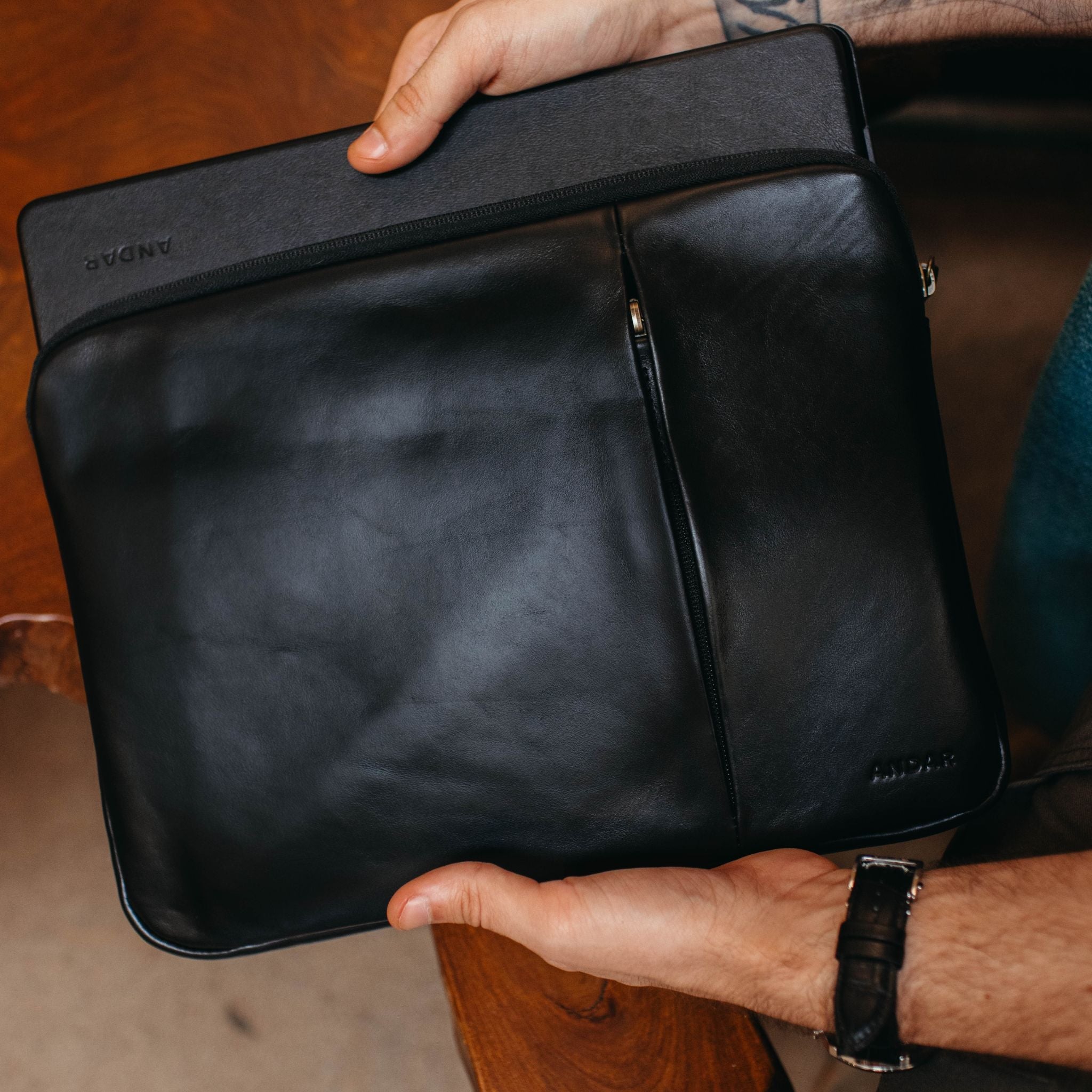 Andar The Chase in - Cases photo