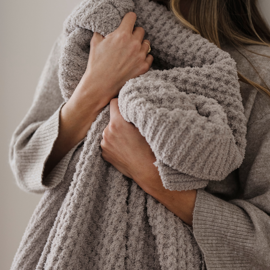 Saranoni Waffle Knit XL Throw Blankets in - photo