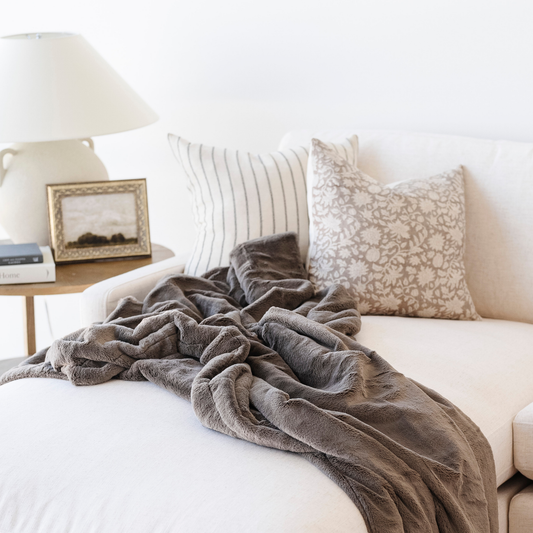 LUSH THROW BLANKETS in - photo