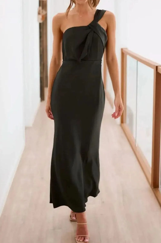 Single Shoulder Sleeveless Maxi Dress in Black - photo