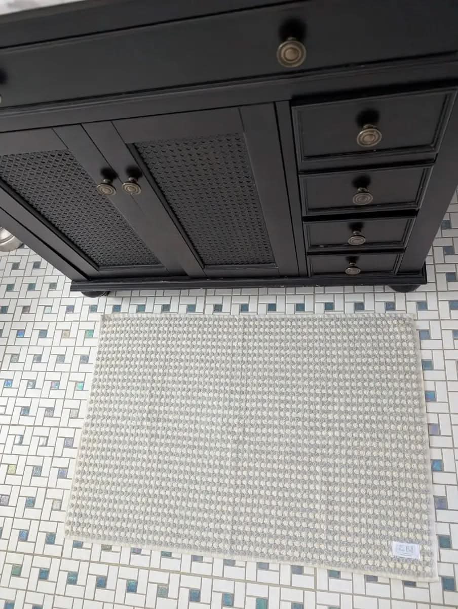 Artisan Bathmat Collection - Soft, Quick-Drying & Stylish - 100% Turkish Cotton in Light Grey Large (24 in x 35 in) - Bath Mat photo
