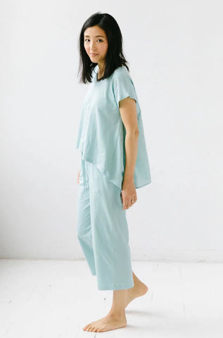 SALUA Cropped Tee & Capri in - TOPS photo