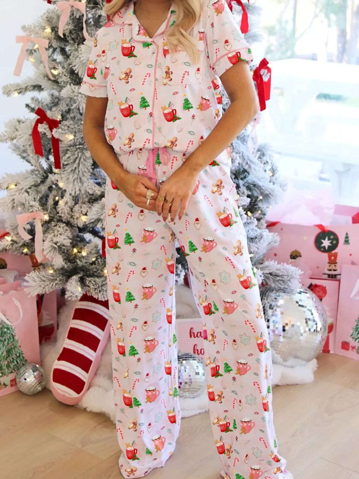 Christmas Spirit Cute Holiday Print Short Sleeve Shirt and Pants 2pcs Pajama Set in Blush Pink - photo