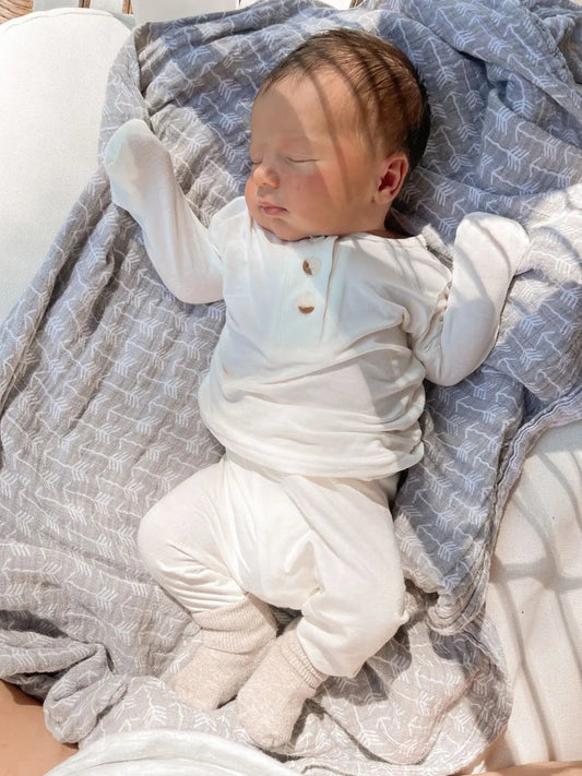 White Newborn Outfit - Baby Coming Home Outfit (Newborn - 12 months) in 3-6 m - Onesies photo