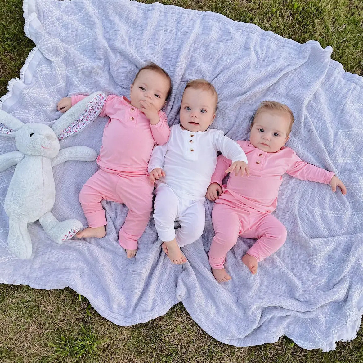 White Newborn Outfit - Baby Coming Home Outfit (Newborn - 12 months) in 6-12 m - Onesies photo