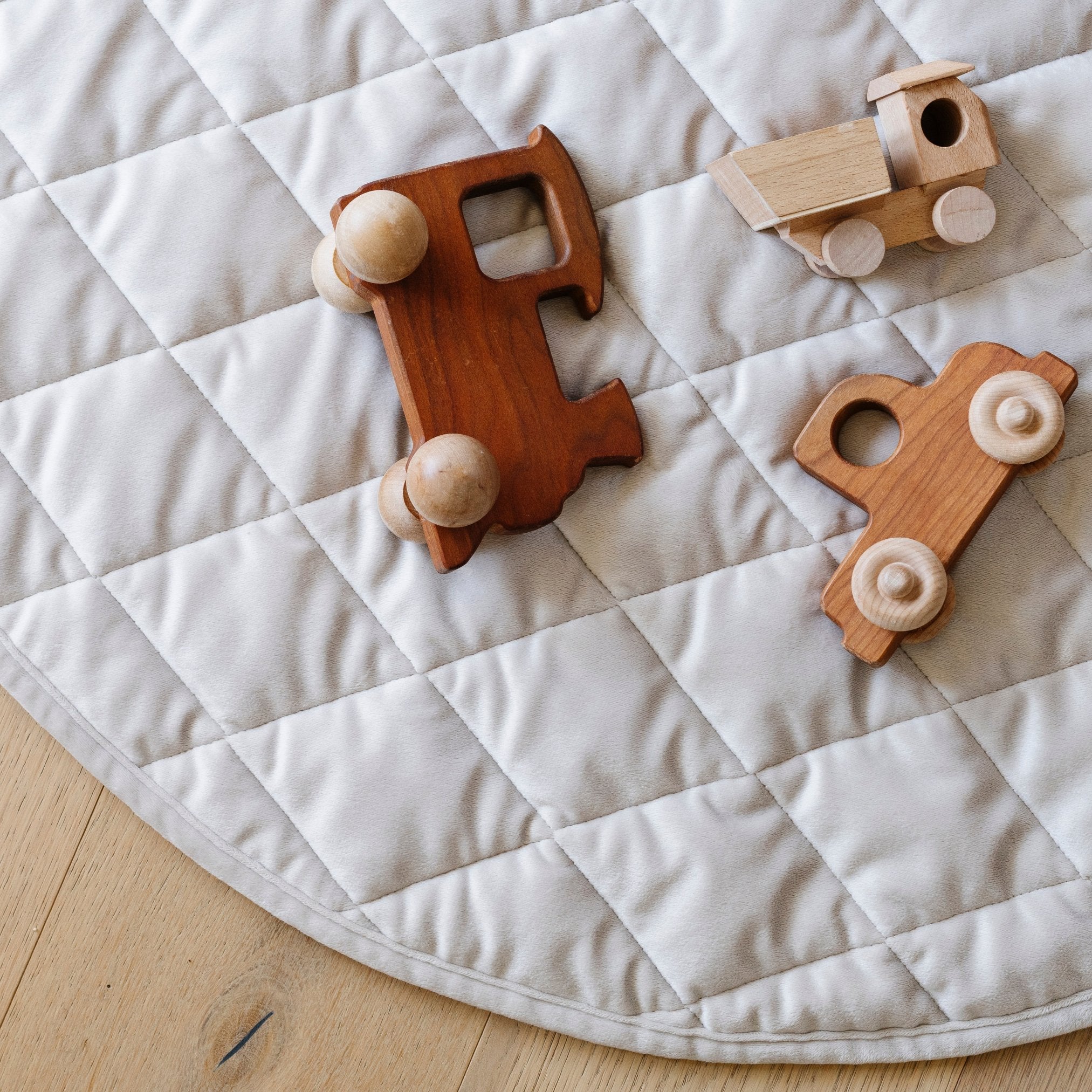 MINKY PLAY MAT in Moonbeam - photo