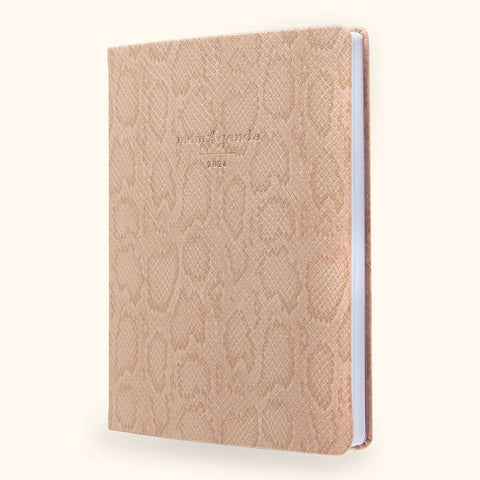 Mom Agenda Desktop 12-Month Planner 2026 in - retail photo