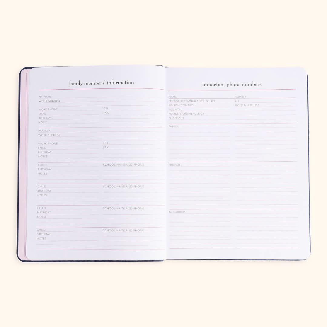 Mom Agenda Desktop 12-Month Planner 2026 in - retail photo