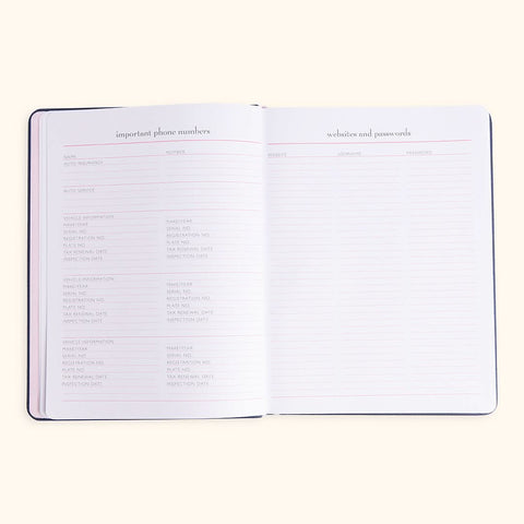 Mom Agenda Desktop 12-Month Planner 2026 in - retail photo