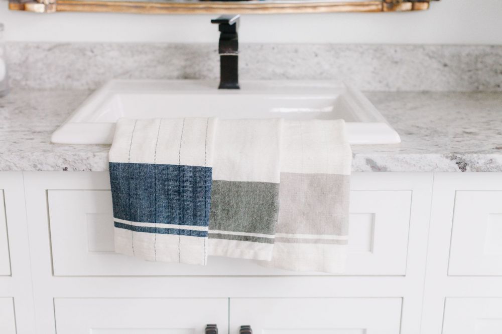 Chelsea Cotton Tea Towel in - Kitchen Towels photo