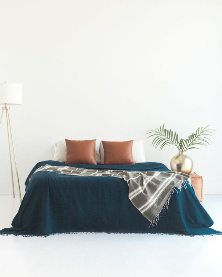 Aden Cotton Throw Blanket in - Blankets photo