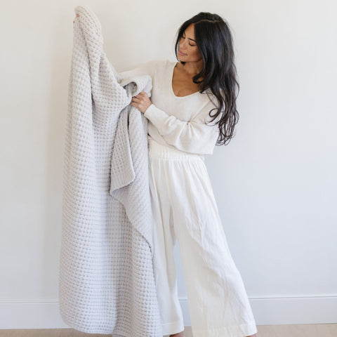Saranoni Waffle Knit XL Throw Blankets in - photo