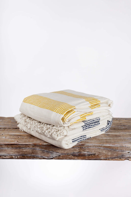 3 Panel Dotted Cotton Blanket in - Bedding photo